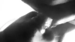 سأقوم بمص قضيبك بعمق حتى تتوسل للمزيد، أيها الفتى المشاغب