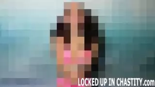 يتمدد بقضيب اصطناعي ضخم على شكل حصان