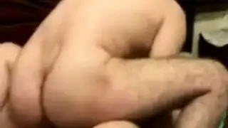 حمامة متعطشة تمتلئ بزوج ابنتها في فيلم سكس