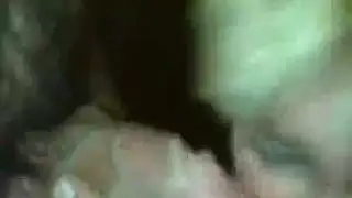 لحم صغير يسحق مؤخرة فتاة تشيلية في فيلم إباحي
