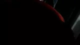 قضيب كبير في مؤخرتي بينما أختنق بعمودك