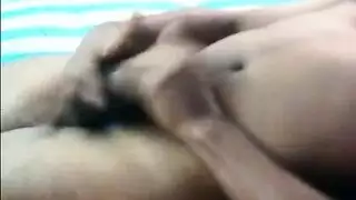 جنس مثلي على السرير مع دفقات عميقة وأنين