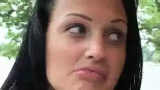 ممارسة جنسية على طريقة الحيوانات مع شقراء نحيفة تحت ضوء النهار