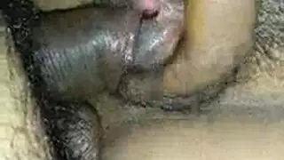 شرج قاسٍ مع ضابطة أمن أنثى معصوبة العينين