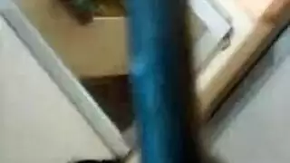 زوجات وقحات يمارسن الجنس مع أزواجهن المسنين بينما زميل العمل يشاهد