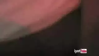 جماع جماعي على الأريكة: شرموطة آسيوية تُدمر