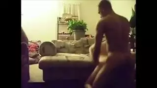 فتاة لطيفة تملأ فرجها و مؤخرتها