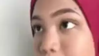 بنت بتمص لبنت كاميرا مخفي