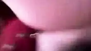 سيدة شقراء مفلسة في فيلم تعذيب قاسٍ بالقيود