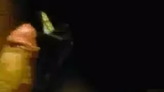 زوجة جائعة للقضيب تأخذه كله