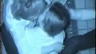 الطاعة الإباحية: تقيؤ الحزام، جلوس على الوجه، واستحمام بالسائل المنوي