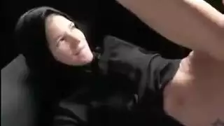 جلسة صريحة بين أخ وأخته المحجبة