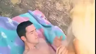 شقراء فرنسية ساحرة تستسلم في فيديو إباحي خام