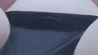 سارقة المتجر المحلي تُعاقب بتلقي جماع قاسي على الأريكة