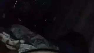 لا مال، فقط شهوة: أم ذات أثداء ضخمة تحصل على قضيب في منتصف الليل