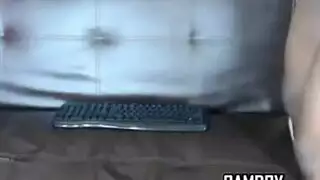 مراهقة سمراء تمص قضيبًا كبيرًا لأول مرة