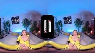 فتاة ضيقة تأخذ قضيب كبير بسهولة