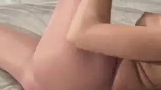 شهوة الملابس الداخلية مع عاهرة سمراء ماهرة تُثبَّت