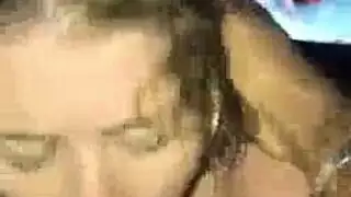 الرجل الأصلع يدفع قضيبه الكبير في فرج الفتاة الحمراء الجشع
