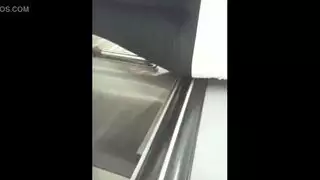 كوغر هائجة تمتلئ كل ثقوبها في علاقة جنسية جماعية صعبة