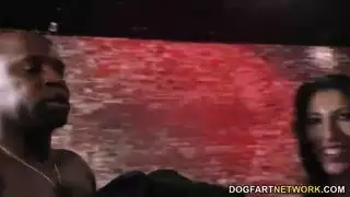 فرج دافا فوكس الضيق يمسك بقضيب أسود ضخم