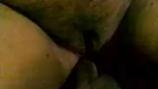 الفتاة الضفائر تحصل على قذف في غرفة الاستحمام