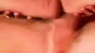 فعل رجولي شديد: شاب قوي يضرب بقوة شابًا يتوق للزب