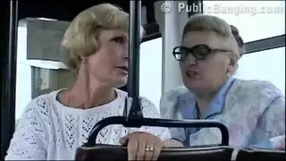 خيال مص في الحافلة: عملية حلق عميق مع عمود شاحب