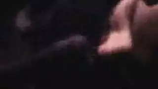 شرج الفتى الأبيض: يحفر بعمق بواسطة قضيب وحشي