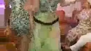 عربية مغرية تثير بشفافية الملابس الداخلية ثم تمارس جنس صعب في غرفة النوم