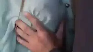 سكس جامح أثناء الدورة: رش ونيك في الحمام