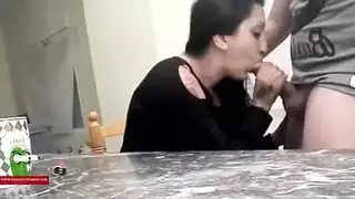 سيجارة في الفم، قضيب في الحلق، ثم أخذ اختراق شرجي عميق