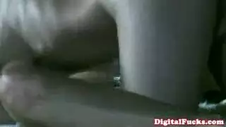 بنات آسيويات إباحيات: جلسة حميمة للدعك واللعق