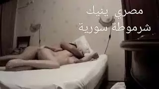 أفلام إباحية ساخنة: ناني تركب بقوة وتئن من كسها الناري الرطب