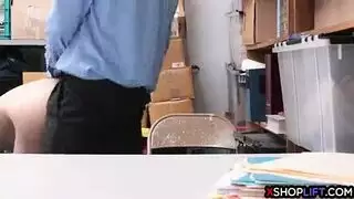 حارس أمن نحيف ضعيف