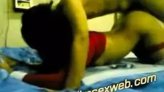 حجاب سمراء ساخنة تمص الزب بعمق وتتناك بقوة