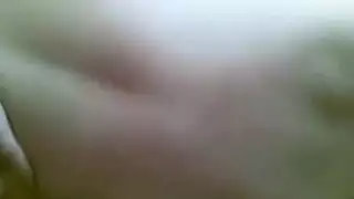 هؤلاء الشباب استأجروا عاهرة ومارسوا الجنس معها بعنف