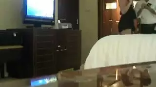 زهرة الصحراء تنتشر لعامل الفندق في مشهد إباحي