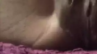 الفتاة البرازيلية يتم ت finger بعمق قبل جنس شرجي قاسي