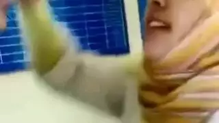 بنت مدرسه التجاره