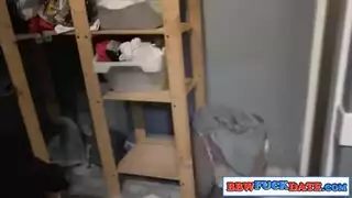 سيدة السمين في الملابس الداخلية الزرقاء اصابع الاتهام ومارس الجنس من الصعب