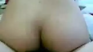 جميع الأوراق على الطاولة: الأم تفتح ساقيها لفلم إباحي عنيف