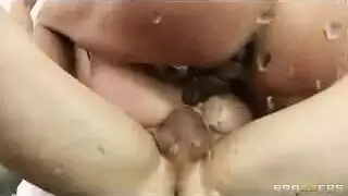 فيلم إباحي مجاني: جماع مزدوج مع عاهرة عربية ممتلئة الصدر