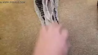 فمها المتحمس على قضيبه يحفز قذفًا هائلاً