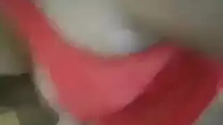 فتاة مصرية ساخنة تأخذ قضيبًا قاسيًا في مهبلها وصفعة على مؤخرتها