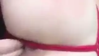 شابا كورية نافرة