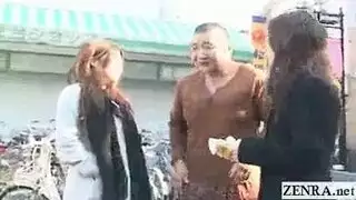 إباحية مصعد عام: ركوب وأنين