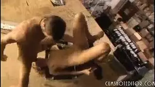 نائب الرئيس الفاسق يبلع كل سنتيمتر من قضيب المكتب