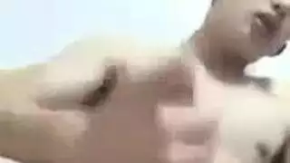 بورن آسيوي منفرد: هزة الجماع وعرض التبول