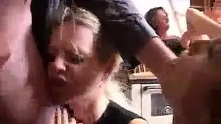 فتيات قانونيات حديثًا تأخذن قذفًا وجهيًا غزيرًا